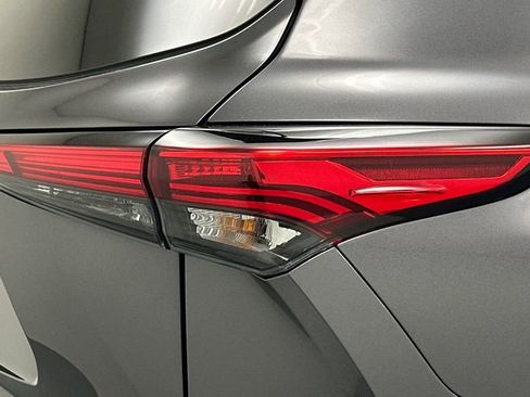 Used 2023 Toyota Highlander LE image 21