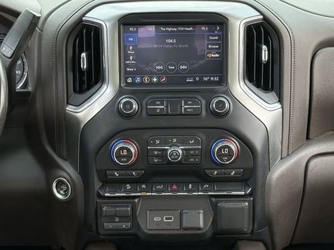 Used 2019 Chevrolet Silverado 1500 LT Trail Boss AWD/4WD image 17