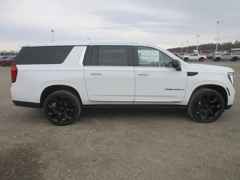 New 2026 GMC Yukon XL Denali w/ Denali Reserve Package image 3