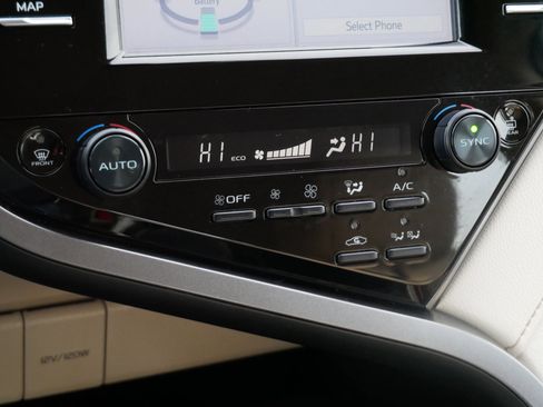 Used 2019 Toyota Camry LE image 23