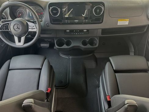Used 2024 Mercedes-Benz Sprinter 2500 image 12