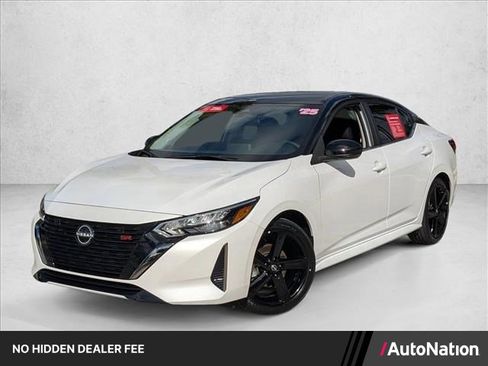 Certified 2025 Nissan Sentra SR FWD image 1