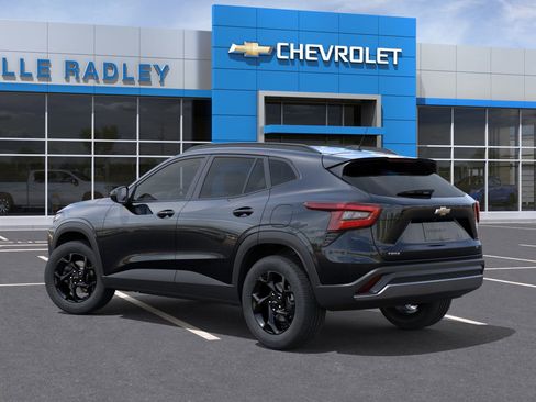 New 2026 Chevrolet Trax LT image 3