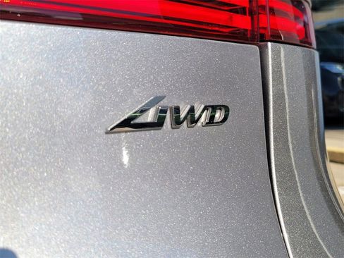 Used 2022 Genesis GV70 2.5T w/ Sport Prestige Package image 11