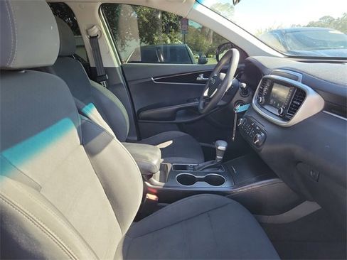 Used 2020 Kia Sorento LX image 32