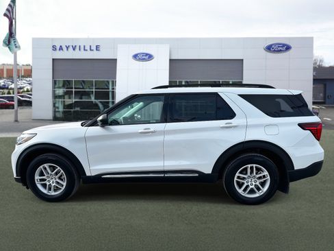 Used 2025 Ford Explorer Active image 2
