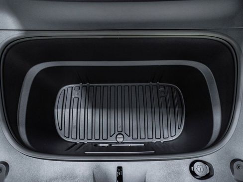 Used 2026 Tesla Model Y Long Range image 32