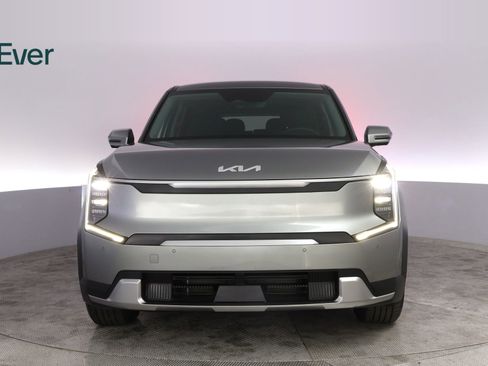 Used 2024 Kia EV9 Light Long Range RWD image 12