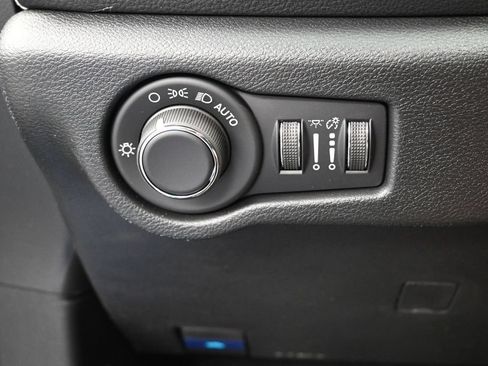 New 2027 Chrysler Pacifica Select FWD image 29