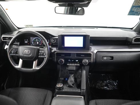 Used 2025 Toyota 4Runner SR5 AWD/4WD image 13