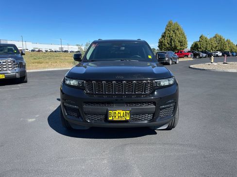 Used 2022 Jeep Grand Cherokee L Limited w/ Black Appearance Package AWD/4WD image 8