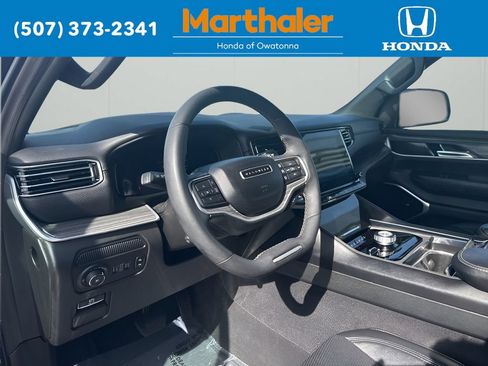 Used 2024 Jeep Wagoneer Series II w/ Flexible Seating Group AWD/4WD image 9