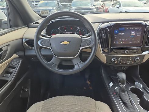 Used 2023 Chevrolet Traverse LT image 16