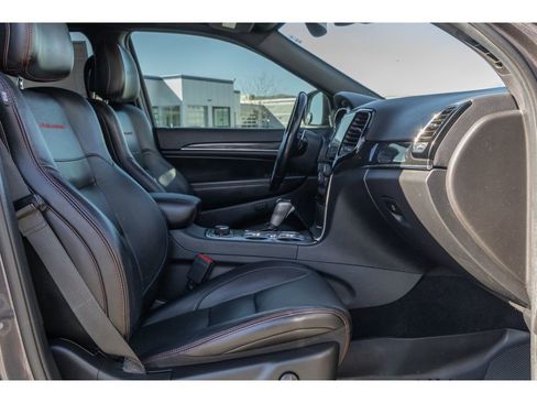 Used 2020 Jeep Grand Cherokee Trailhawk w/ Trailhawk Luxury Group image 11