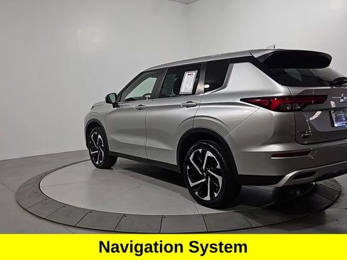 Used 2023 Mitsubishi Outlander SE image 3