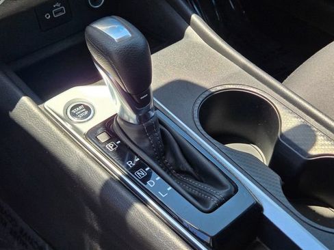 Used 2024 Nissan Altima 2.5 S FWD image 33