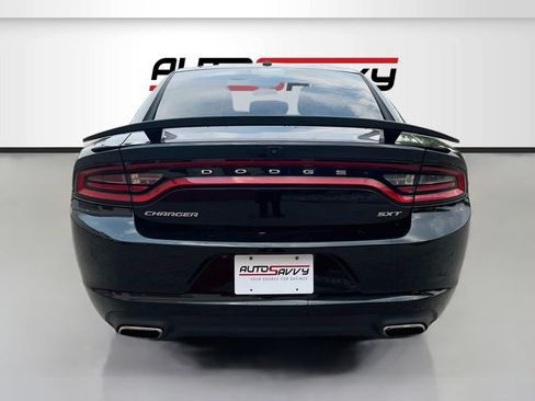 Used 2018 Dodge Charger SXT RWD image 6