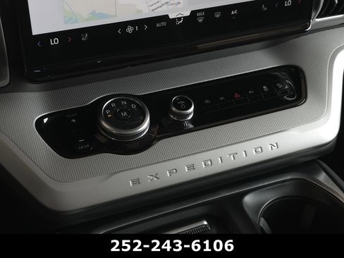 Used 2025 Ford Expedition Max Active AWD/4WD image 18