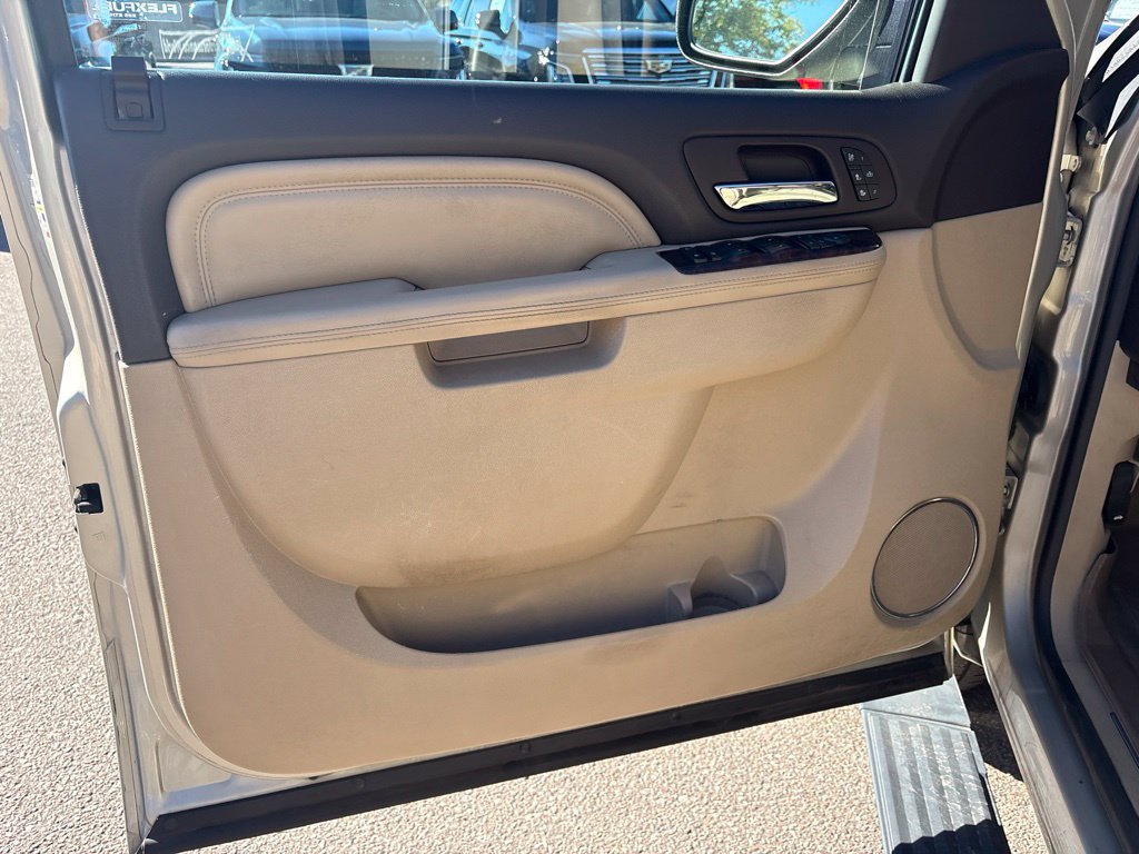 Used 2014 GMC Yukon Denali AWD/4WD image 9