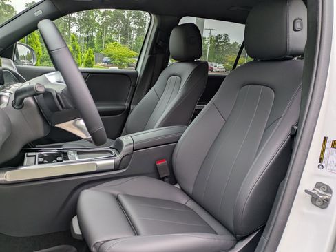 New 2025 Mercedes-Benz GLB 250 image 17