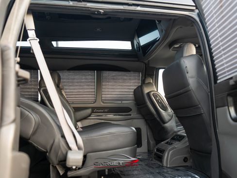 Used 2017 Chevrolet Express 2500 image 18