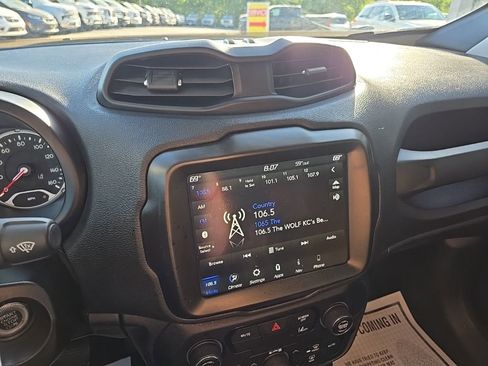 Used 2023 Jeep Renegade Latitude AWD/4WD image 42