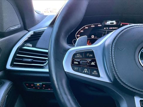 Used 2022 BMW X7 M50i image 23