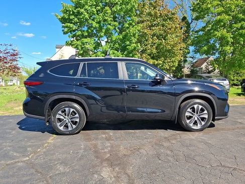 Used 2023 Toyota Highlander XLE AWD/4WD image 7