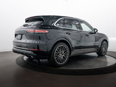 Certified 2023 Porsche Cayenne Turbo AWD/4WD image 7