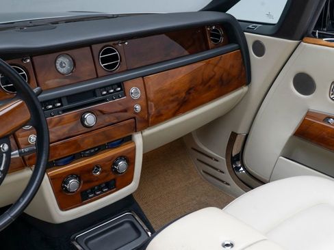 Used 2010 Rolls-Royce Phantom Drophead Coupe image 23