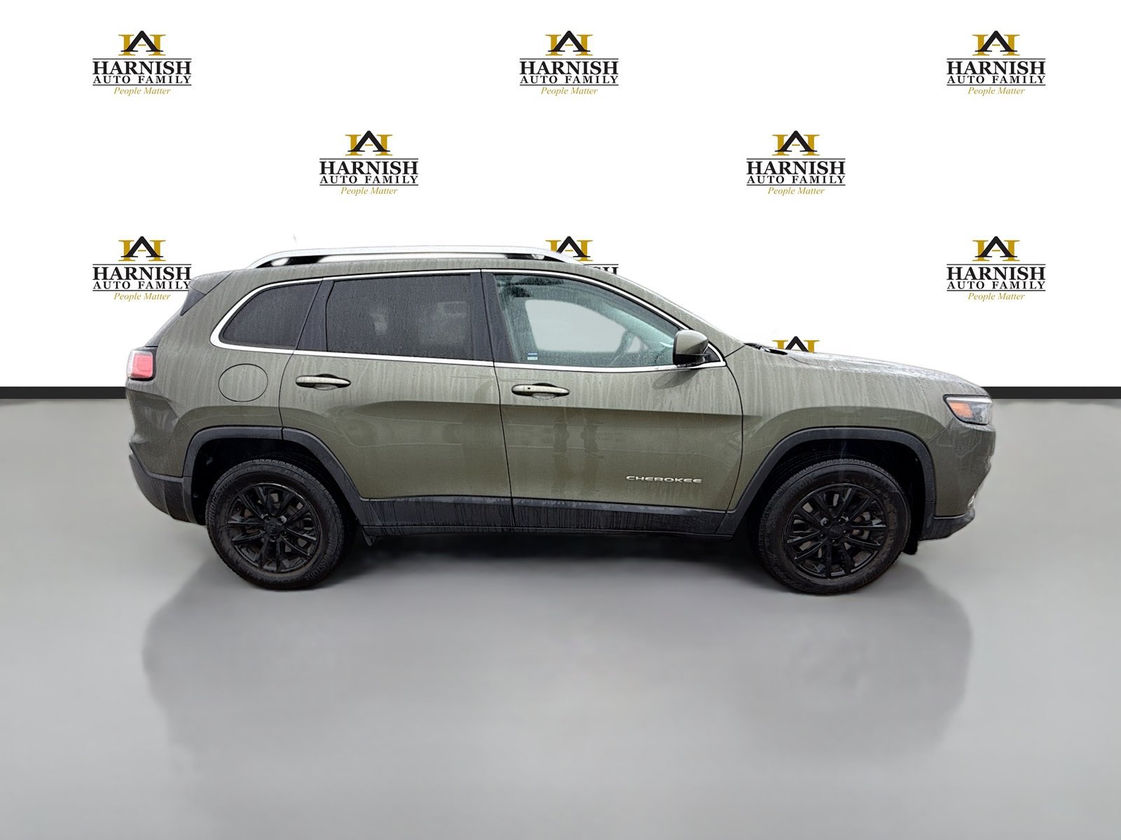 Used 2019 Jeep Cherokee Latitude Plus w/ Cold Weather Group AWD/4WD image 6