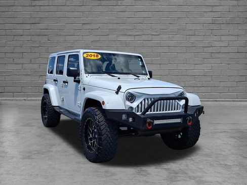 Used 2018 Jeep Wrangler Unlimited Sahara w/ Connectivity Group AWD/4WD image 2