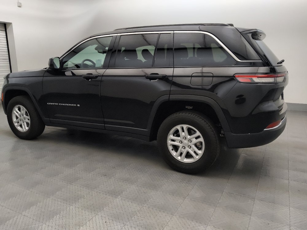 Used 2024 Jeep Grand Cherokee Laredo RWD image 3