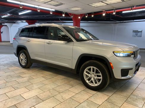 Used 2023 Jeep Grand Cherokee L Laredo AWD/4WD image 8
