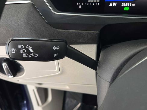 Used 2023 Volkswagen Tiguan SE w/ Panoramic Sunroof Package image 28