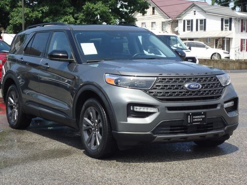 Used 2023 Ford Explorer XLT w/ Equipment Group 202A AWD/4WD image 1