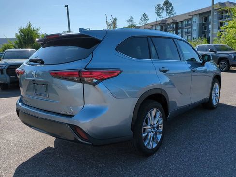 Used 2023 Toyota Highlander Limited FWD image 6