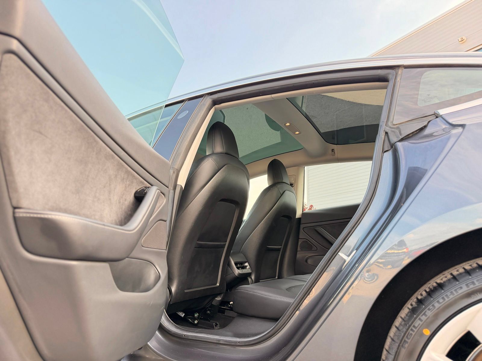 Used 2018 Tesla Model 3 Mid Range RWD image 18