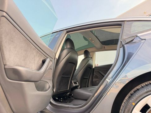 Used 2018 Tesla Model 3 Mid Range RWD image 18
