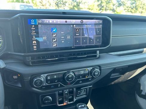 Used 2024 Jeep Wrangler Unlimited Sahara AWD/4WD image 11