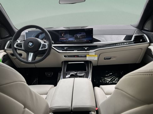 New 2026 BMW X7 xDrive40i w/ M Sport Package AWD/4WD image 7