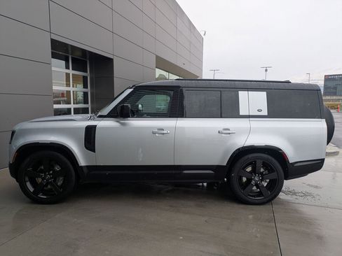 Used 2023 Land Rover Defender 130 X-Dynamic SE image 11
