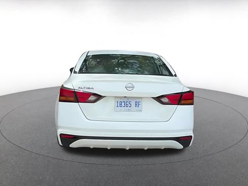 Used 2025 Nissan Altima 2.5 SV FWD image 12