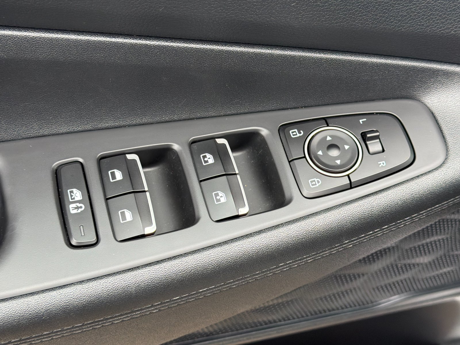 Used 2022 Hyundai Santa Fe SEL Convenience w/ Cargo Package AWD/4WD image 11