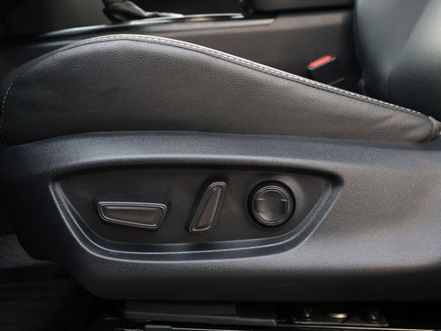 Used 2025 Toyota Camry SE image 28