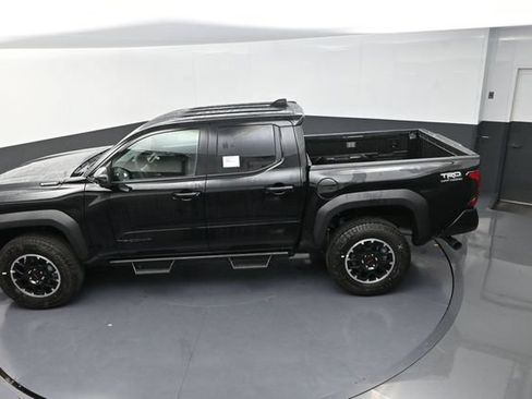 Used 2025 Toyota Tacoma TRD Off-Road AWD/4WD image 15