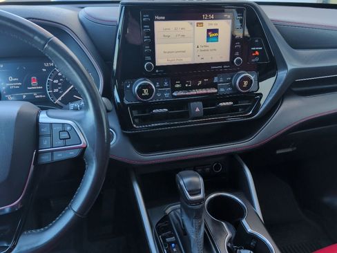 Used 2021 Toyota Highlander XSE FWD image 20