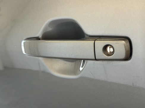 Used 2023 Nissan Frontier SV RWD image 12