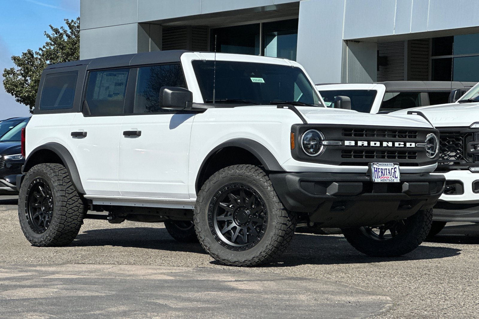 Used 2025 Ford Bronco 4-Door AWD/4WD image 1