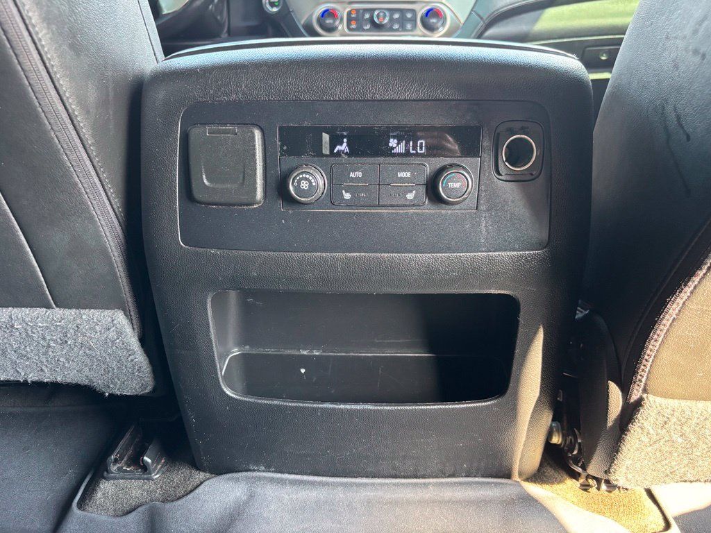 Used 2018 GMC Yukon XL Denali RWD image 31